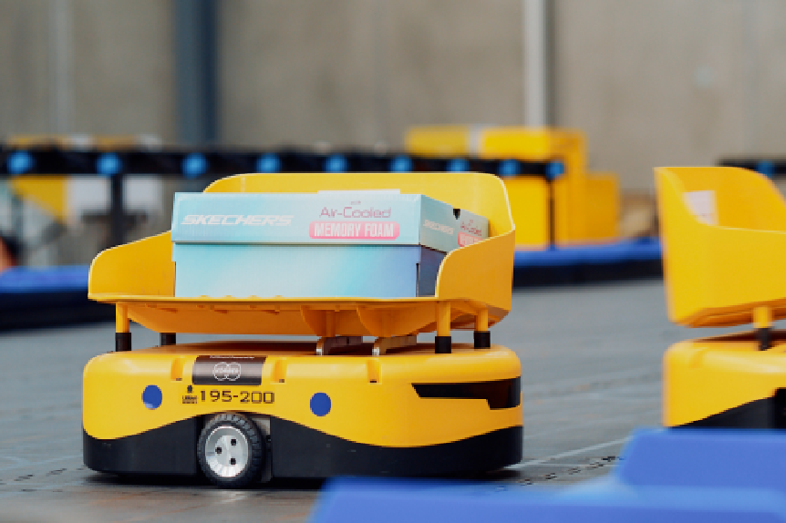 Logistics robots in DSL warehouse